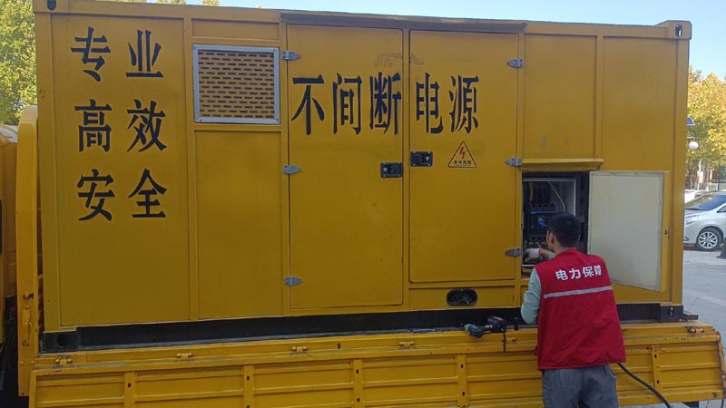 冠县柴油发电机组和UPS电源配合使用时，如何避免切换过程中的电力中断？